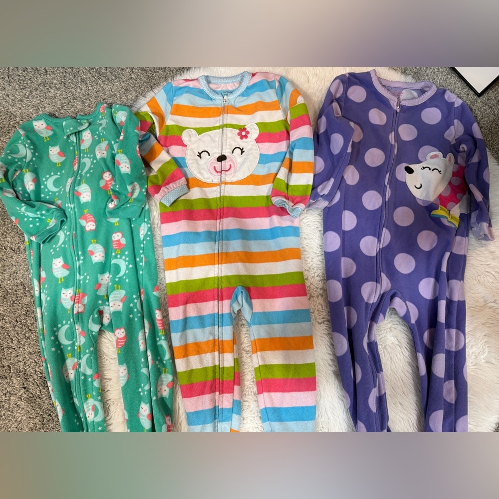 Bundle of 3 Carter’s Footed Pajamas - Size 2T - Picture 3 of 5